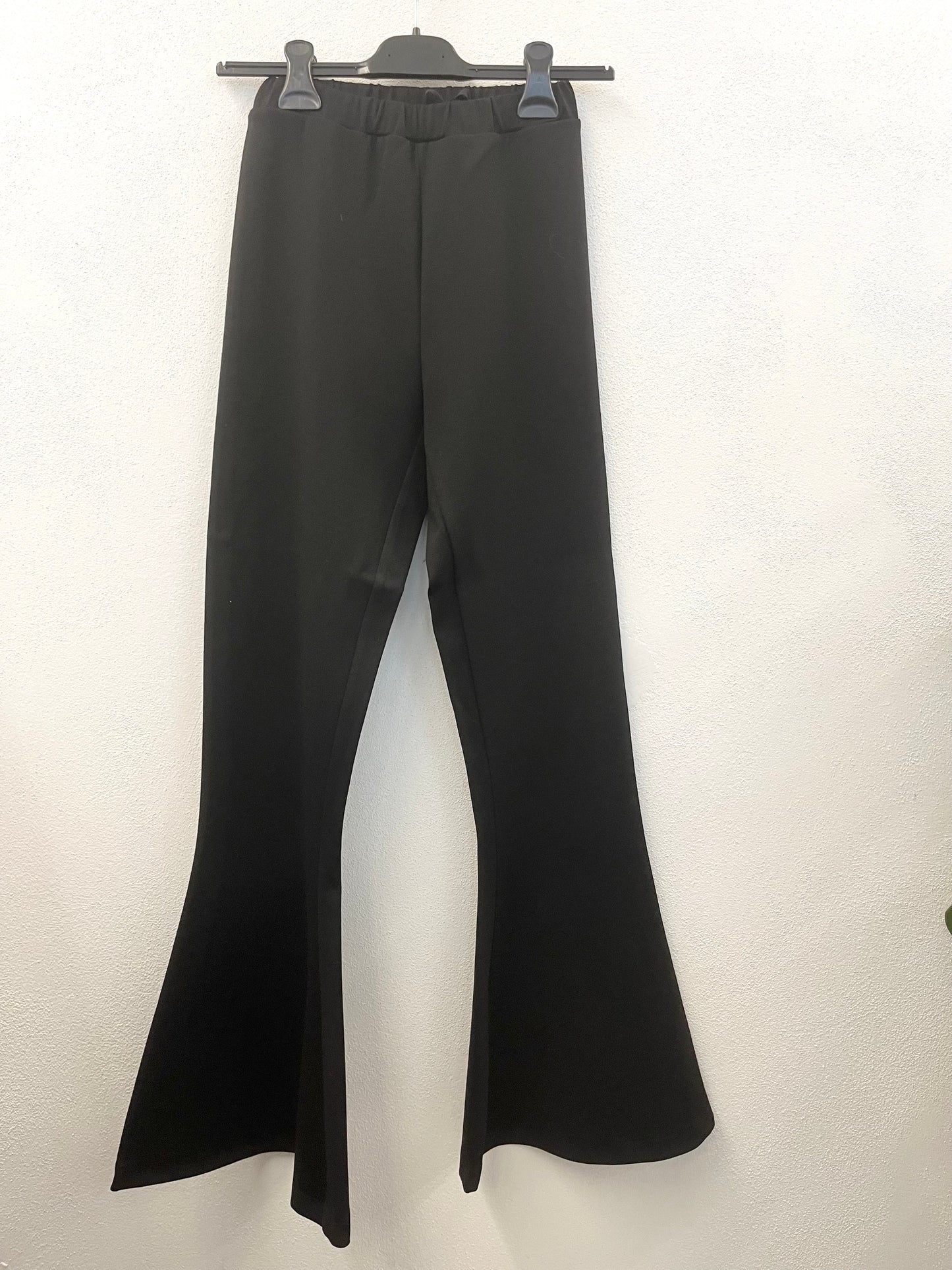 Pantalone a zampa di The M..