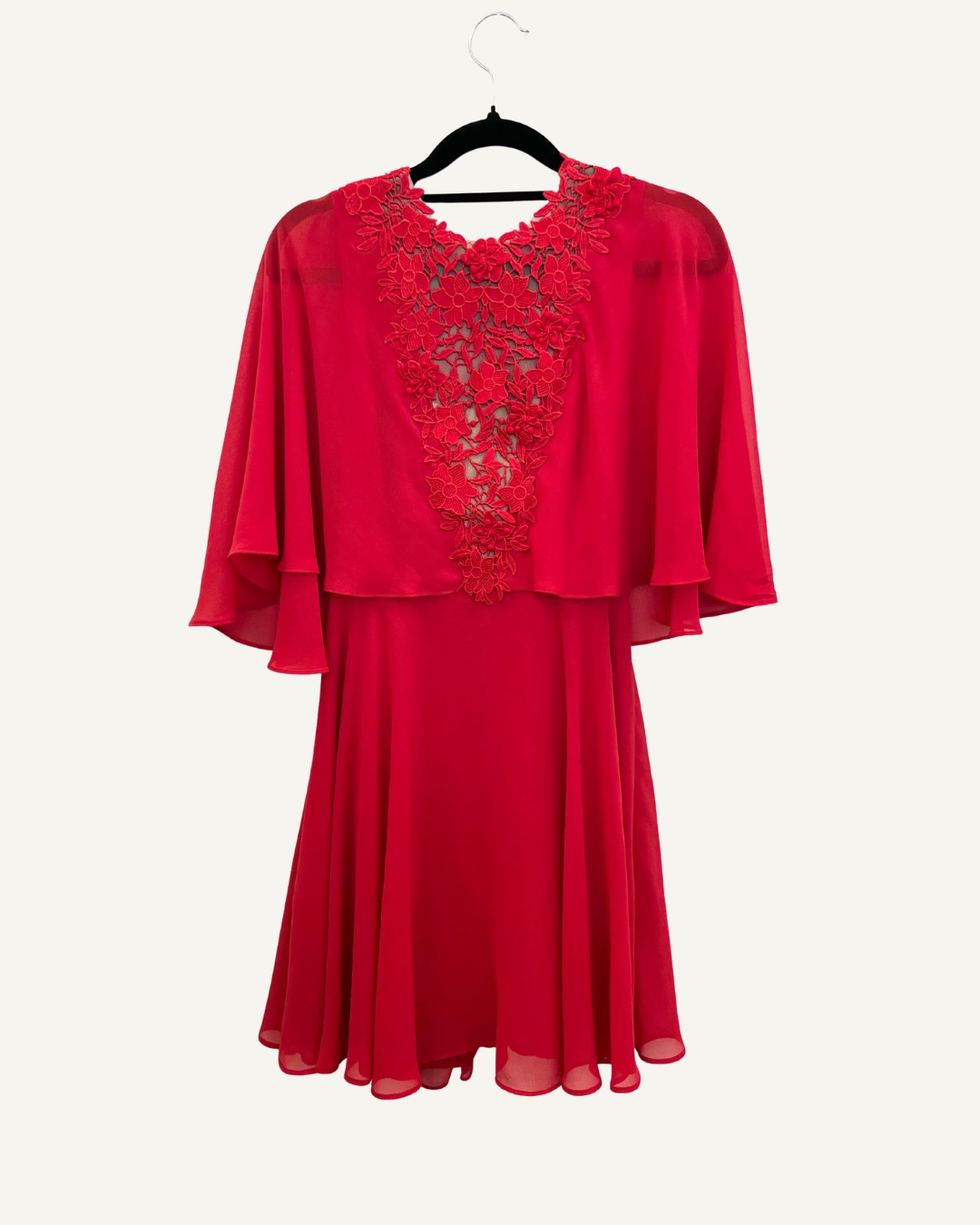 Abito Corto di BCBG in Chiffon con Applicazioni Floreali