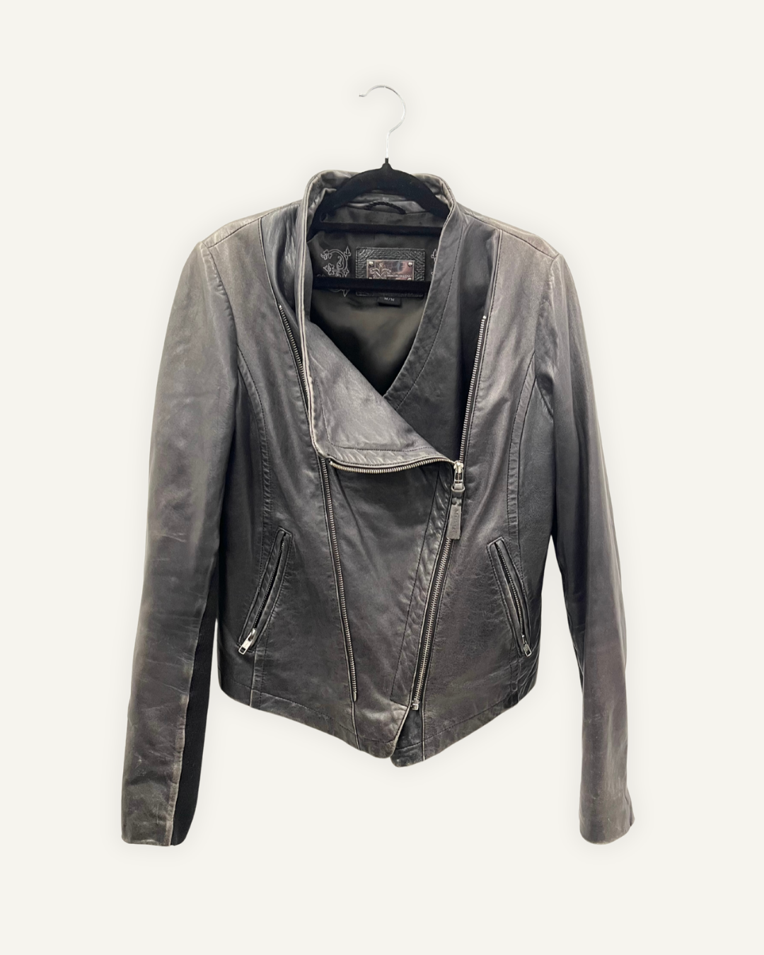 Giacca in Pelle Nera Asimmetrica Mackage