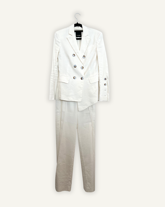 Tailleur di Pinko pantalone e giacca doppiopetto in lino